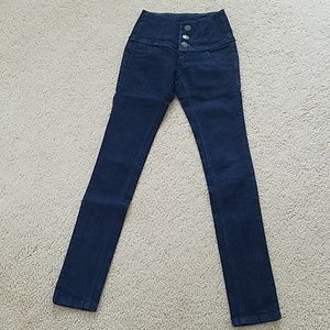 Highwaist button front skinny jean